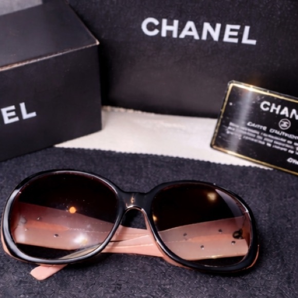 CHANEL Accessories - CHANEL Black and Pink Oversized Sunglasses
